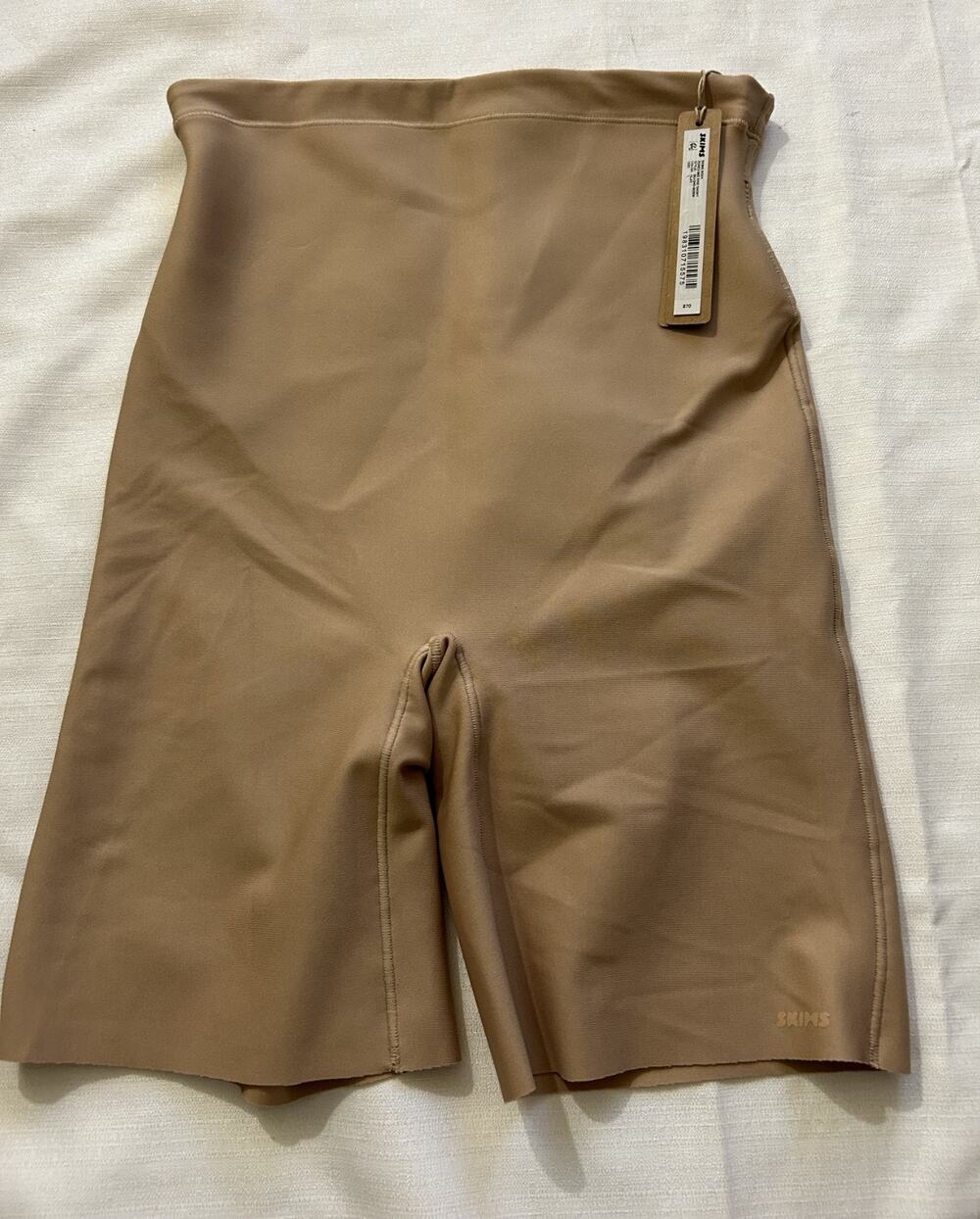 Skims NWT Body Zone Mid Rise Short Clay Size Small